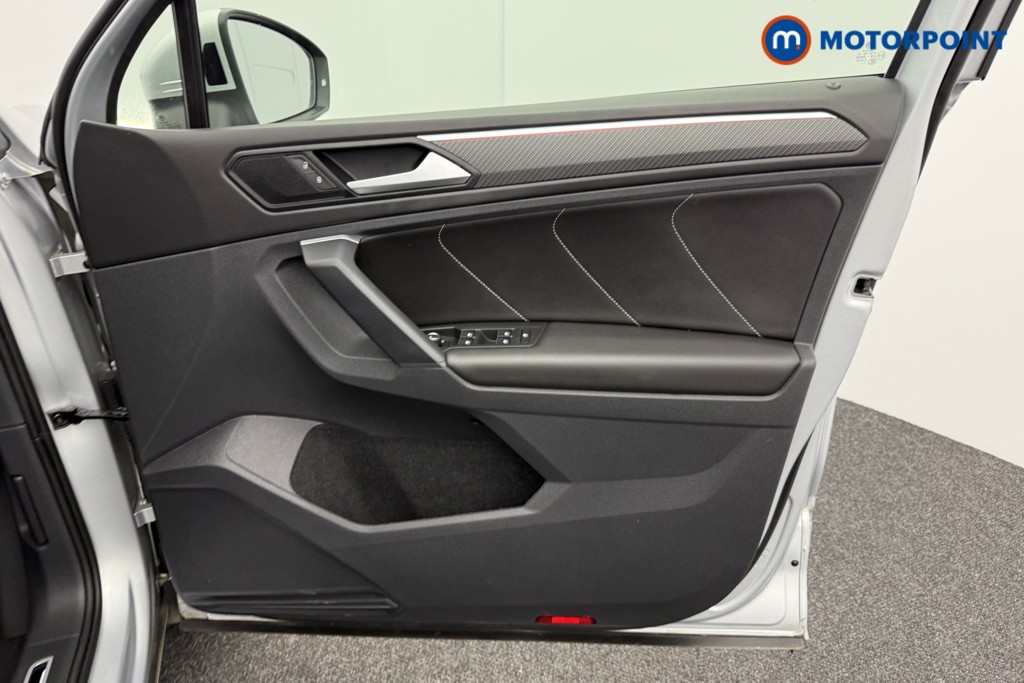 Volkswagen Tiguan R-Line Automatic Petrol SUV - Stock Number (1556374) - 18th supplementary image