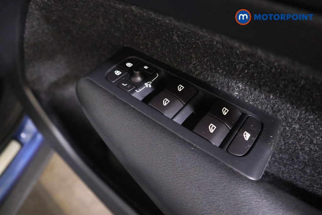 Volvo Xc40 R Design Manual Petrol SUV - Stock Number (1554295) - 9th supplementary image