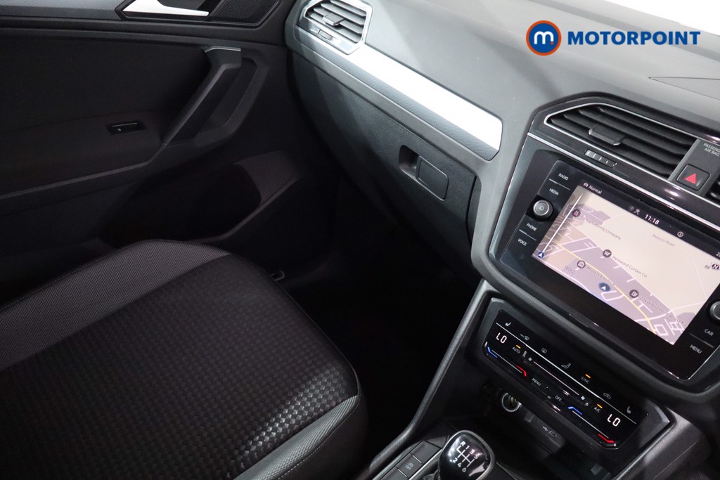 Volkswagen Tiguan Active Manual Petrol SUV - Stock Number (1555620) - 15th supplementary image