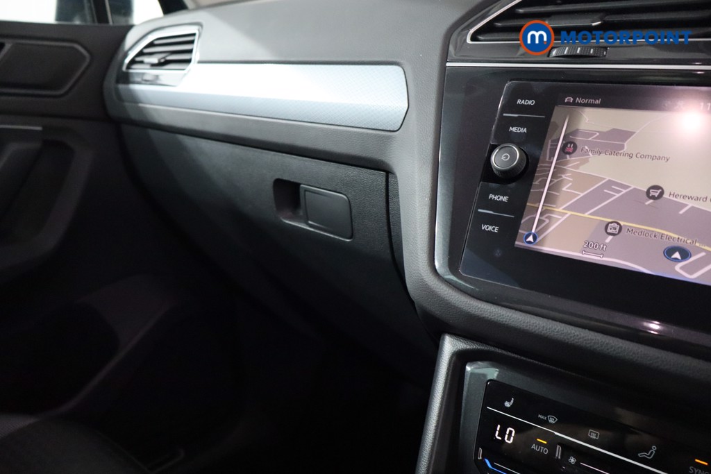 Volkswagen Tiguan Active Manual Petrol SUV - Stock Number (1555620) - 16th supplementary image