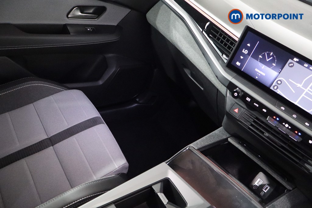 Vauxhall Grandland Ultimate Automatic Petrol-Electric Hybrid SUV - Stock Number (1556982) - 17th supplementary image