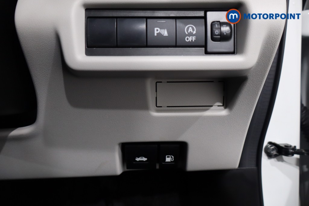 Suzuki Swift Motion Manual Petrol-Electric Hybrid Hatchback - Stock Number (1545423) - 16th supplementary image