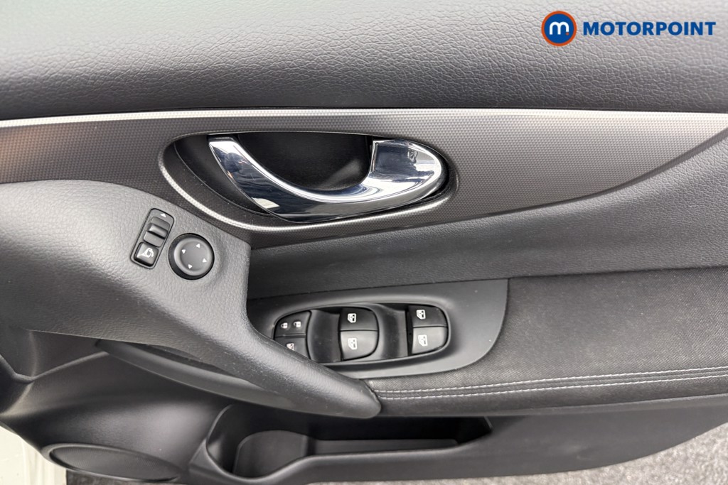 Nissan Qashqai N-Connecta Manual Petrol SUV - Stock Number (1549509) - 16th supplementary image