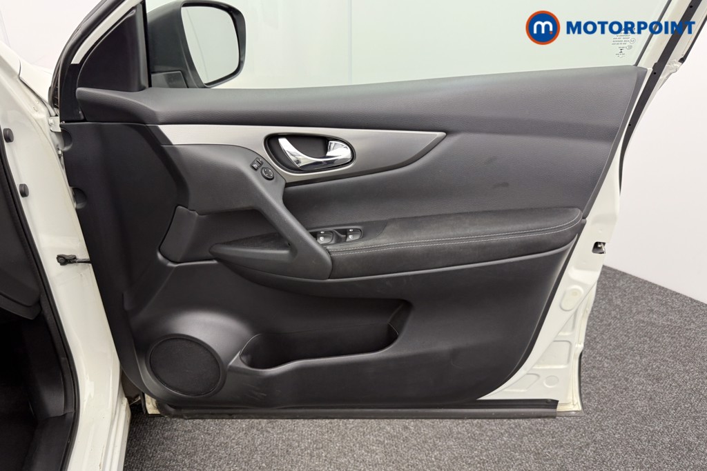 Nissan Qashqai N-Connecta Manual Petrol SUV - Stock Number (1549509) - 17th supplementary image