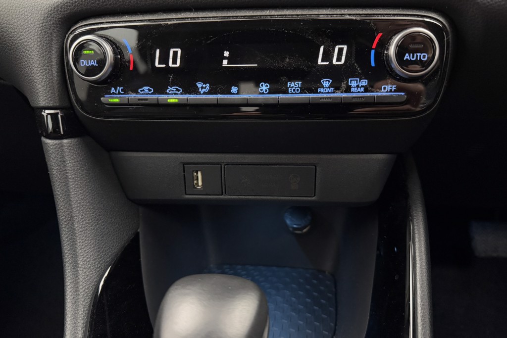 Toyota Yaris Launch Edition Automatic Petrol-Electric Hybrid Hatchback - Stock Number (1550217) - 11th supplementary image
