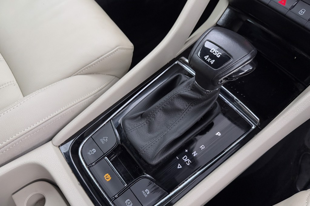 Skoda Karoq Edition Automatic Petrol SUV - Stock Number (1552977) - 16th supplementary image