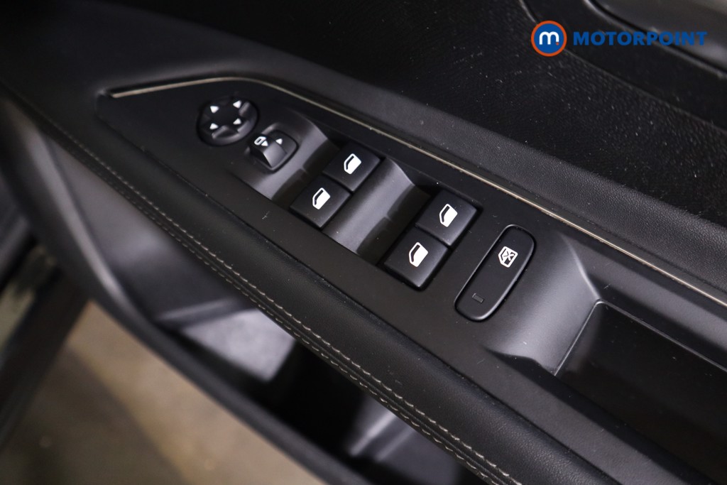 Peugeot 3008 Allure Manual Petrol SUV - Stock Number (1553136) - 9th supplementary image