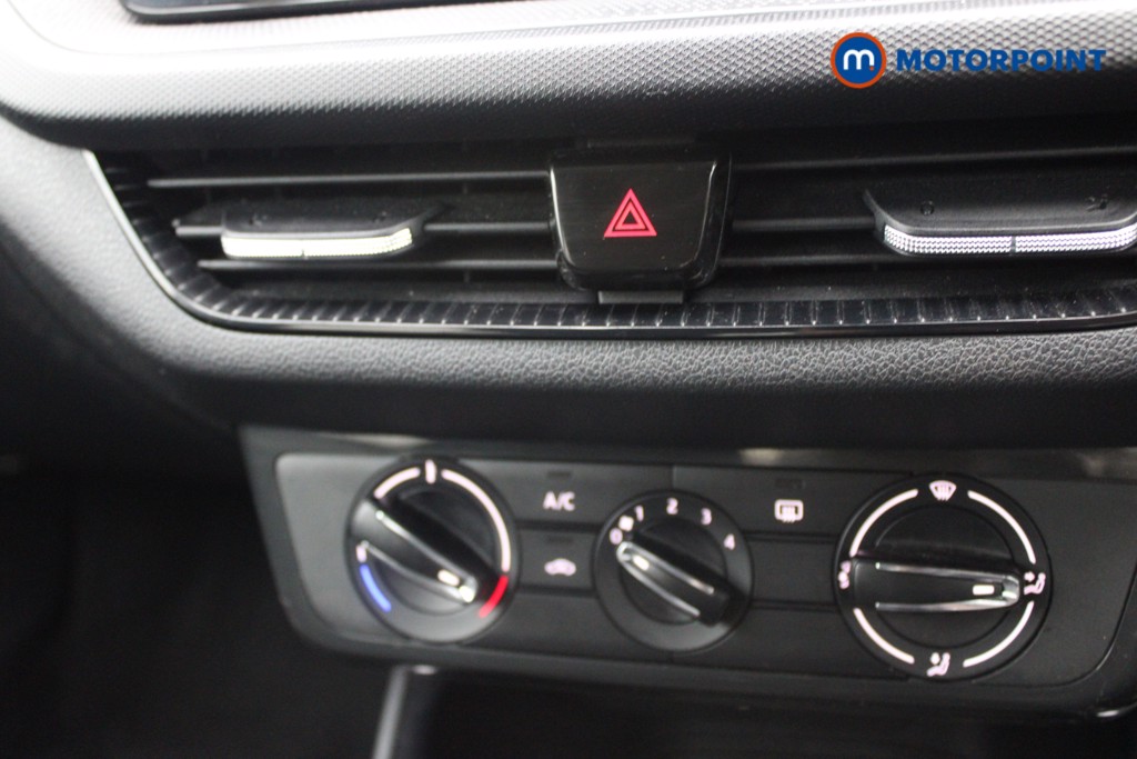 Skoda Fabia Colour Edition Manual Petrol Hatchback - Stock Number (1553579) - 9th supplementary image