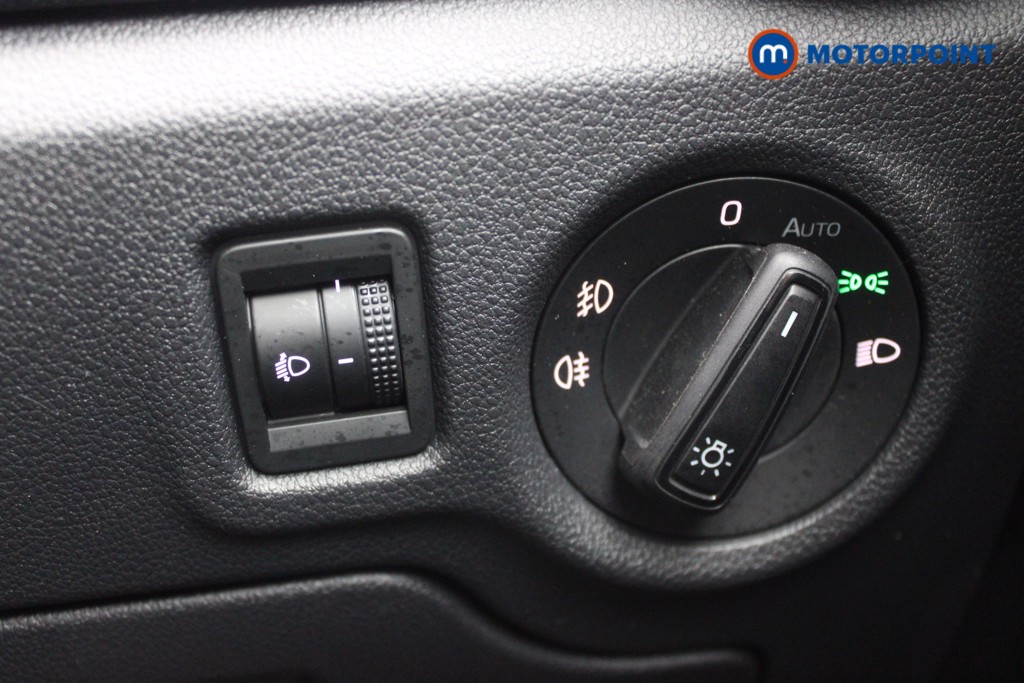 Skoda Fabia Colour Edition Manual Petrol Hatchback - Stock Number (1553579) - 14th supplementary image