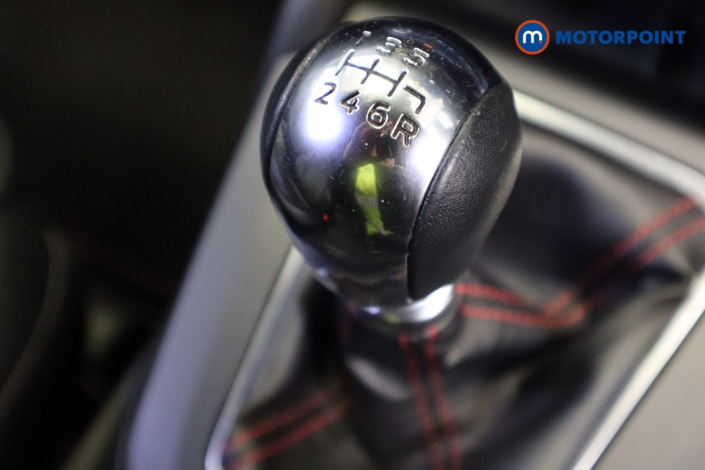 Ford Focus St-Line Vignale Manual Petrol-Electric Hybrid Hatchback - Stock Number (1553908) - 5th supplementary image