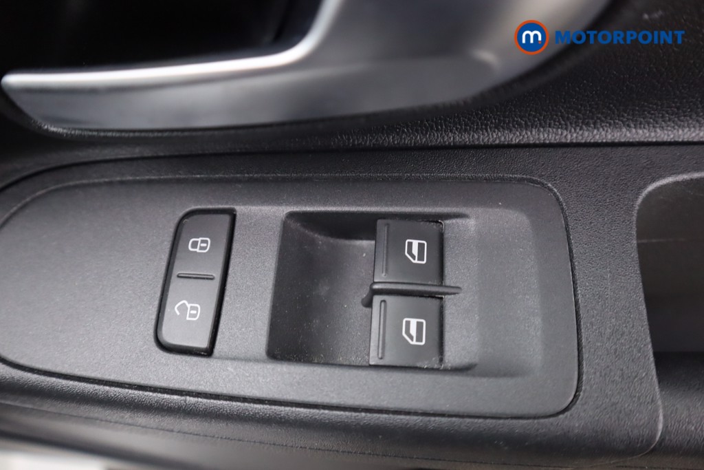 Volkswagen UP Move Up Manual Petrol Hatchback - Stock Number (1554196) - 4th supplementary image