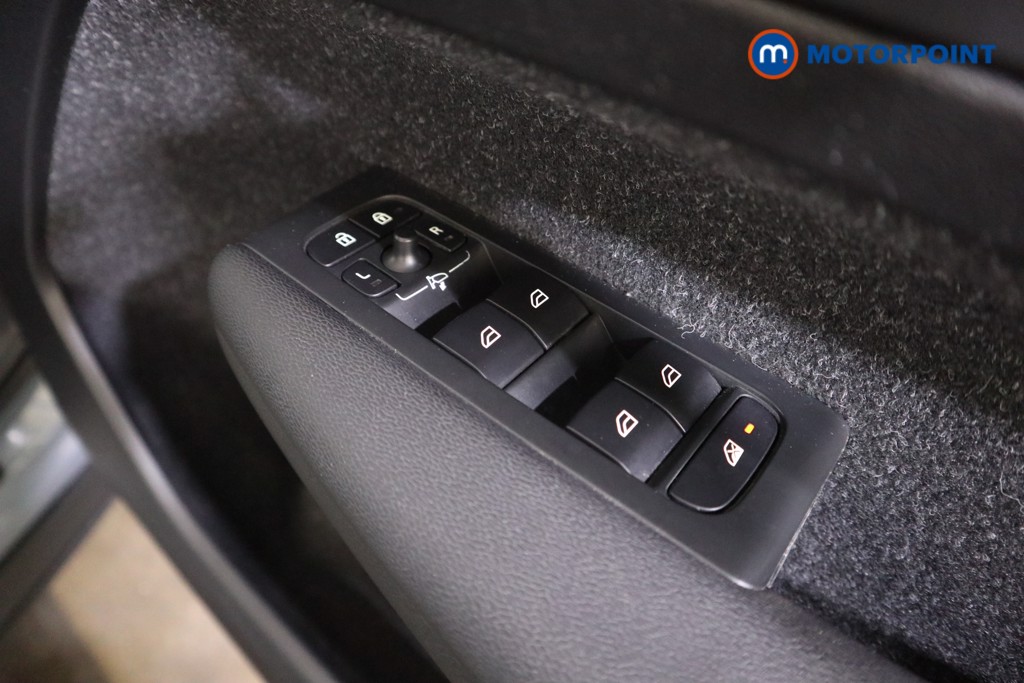 Volvo Xc40 R Design Automatic Petrol SUV - Stock Number (1554398) - 9th supplementary image