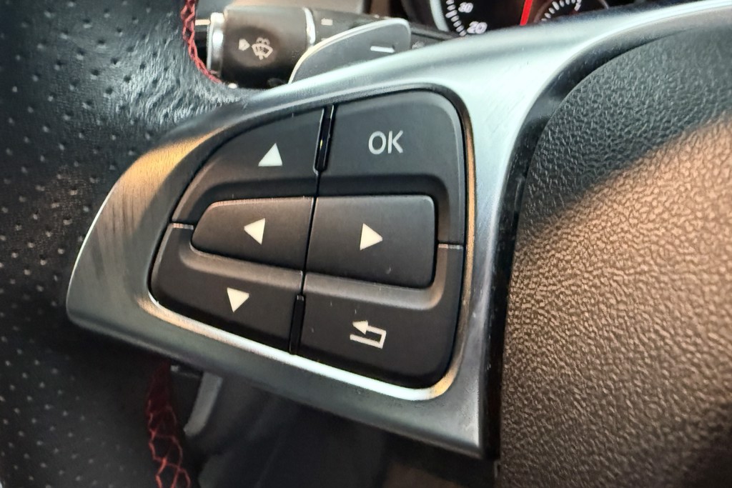 Mercedes-Benz GLA Amg Line Automatic Petrol SUV - Stock Number (1554431) - 3rd supplementary image