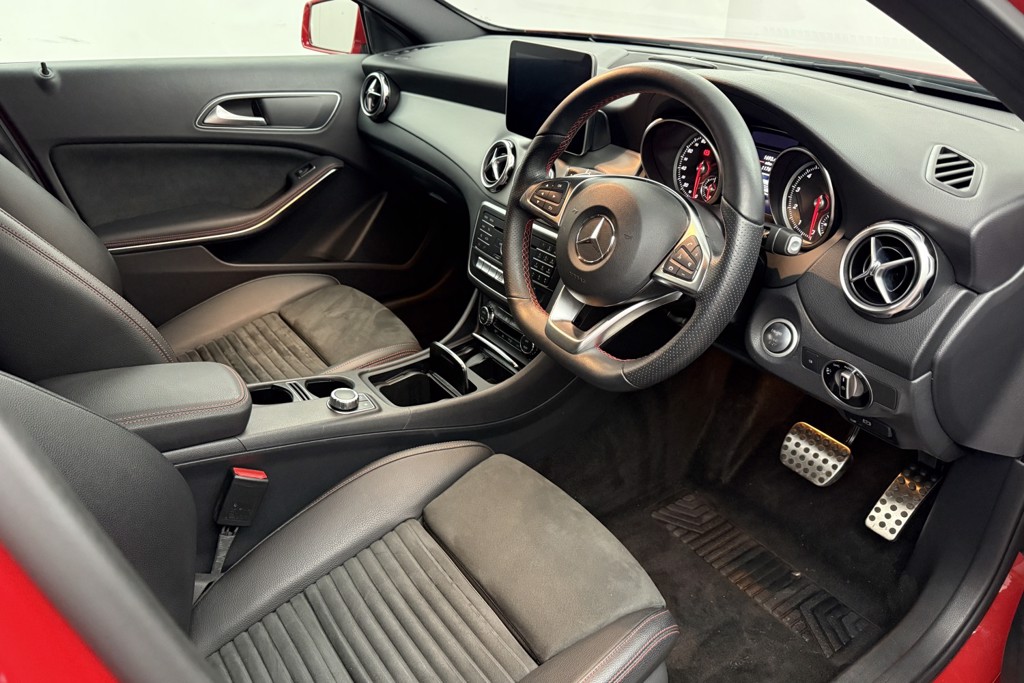 Mercedes-Benz GLA Amg Line Automatic Petrol SUV - Stock Number (1554431) - 1st supplementary image
