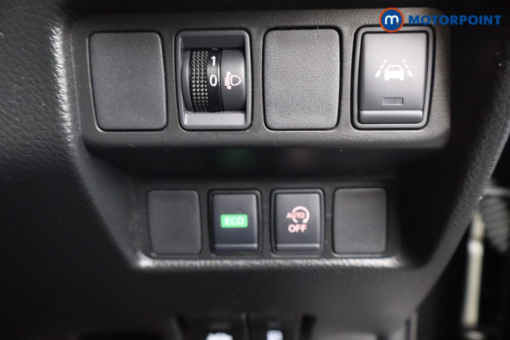 Nissan Qashqai N-Connecta Automatic Petrol SUV - Stock Number (1554561) - 12th supplementary image