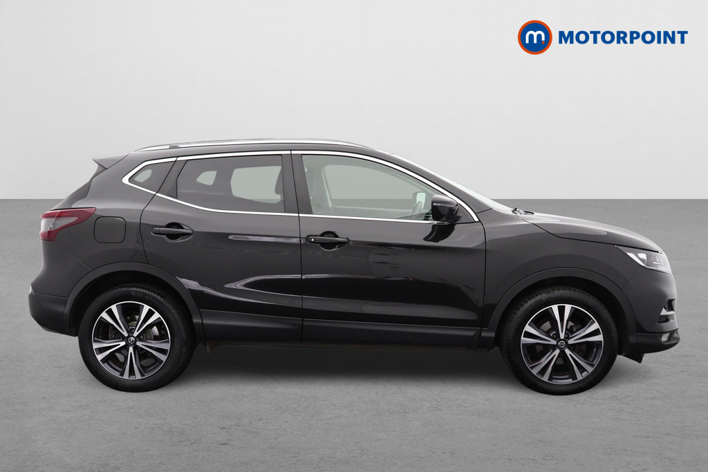 Nissan Qashqai N-Connecta Automatic Petrol SUV - Stock Number (1554561) - Drivers side