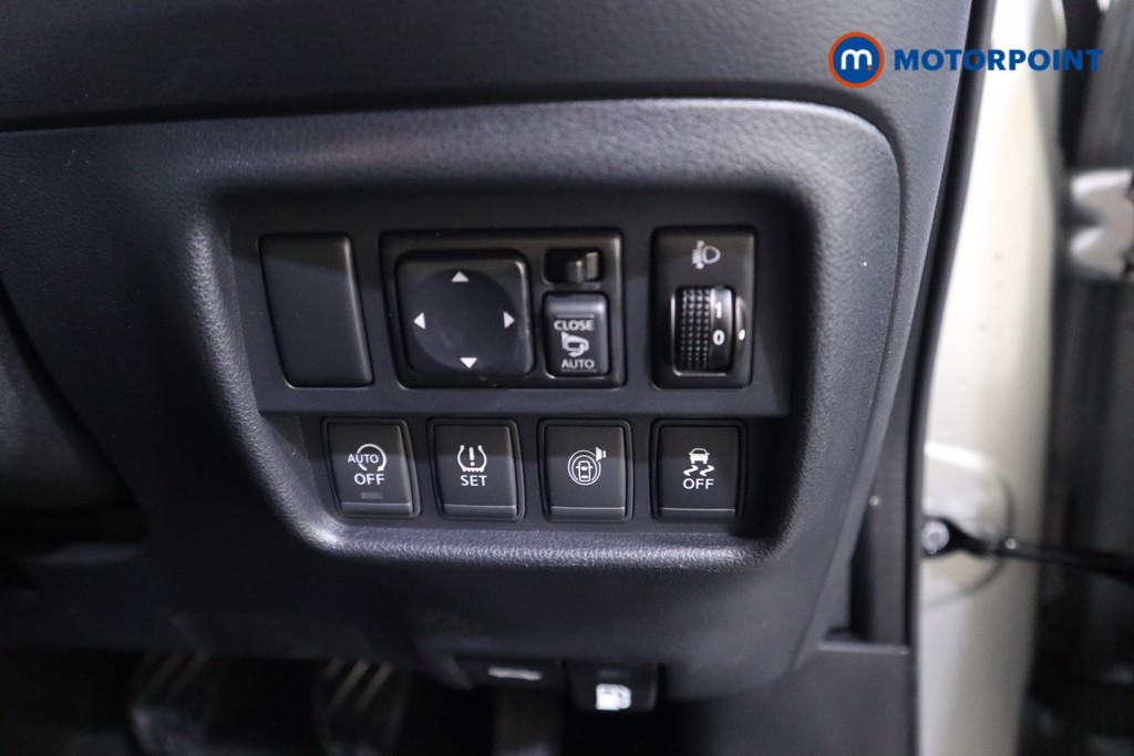 Nissan Juke Tekna Manual Petrol SUV - Stock Number (1554676) - 9th supplementary image