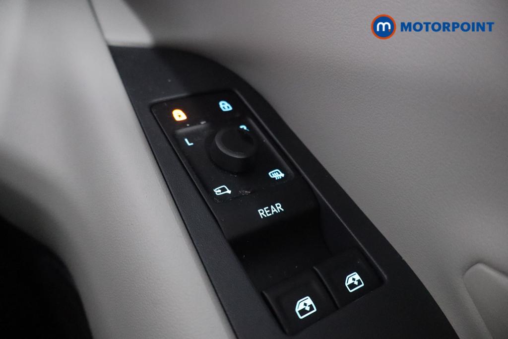 Ford Explorer Select Automatic Electric SUV - Stock Number (1555633) - 12th supplementary image