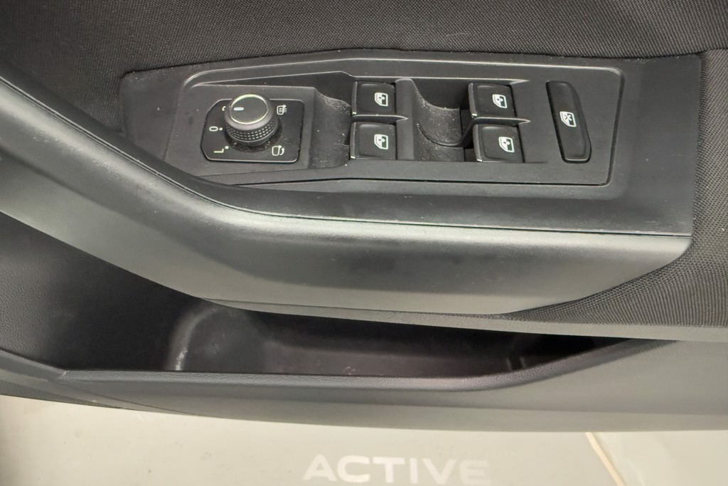 Volkswagen T-Roc Active Manual Petrol SUV - Stock Number (1555980) - 20th supplementary image