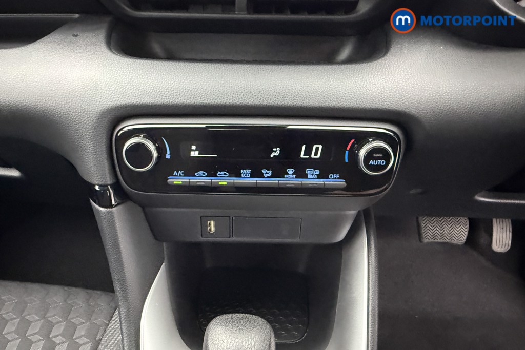 Toyota Yaris Icon Automatic Petrol-Electric Hybrid Hatchback - Stock Number (1556607) - 8th supplementary image