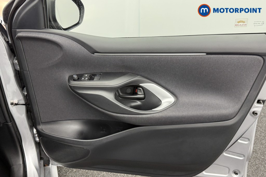 Toyota Yaris Icon Automatic Petrol-Electric Hybrid Hatchback - Stock Number (1556607) - 15th supplementary image
