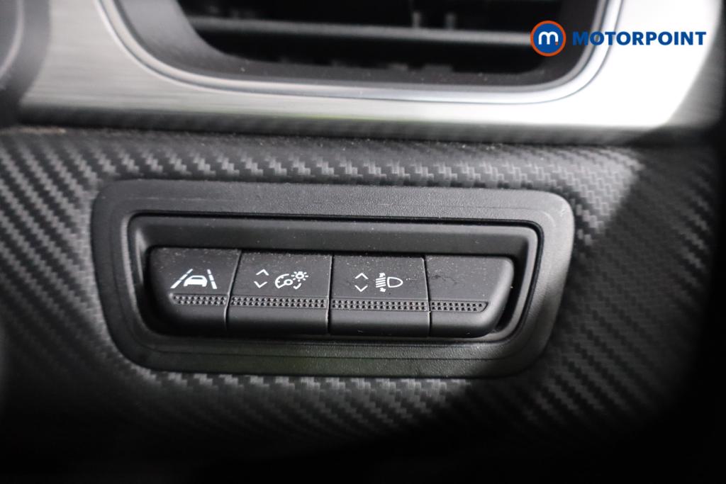 Renault Captur R.S. Line Manual Petrol-Electric Hybrid SUV - Stock Number (1542426) - 12th supplementary image