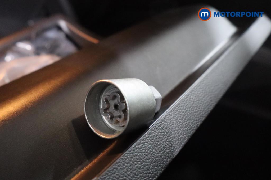 Renault Captur R.S. Line Manual Petrol-Electric Hybrid SUV - Stock Number (1542426) - 15th supplementary image