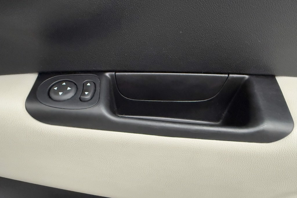 Fiat 500 Dolcevita Manual Petrol-Electric Hybrid Hatchback - Stock Number (1543116) - 16th supplementary image