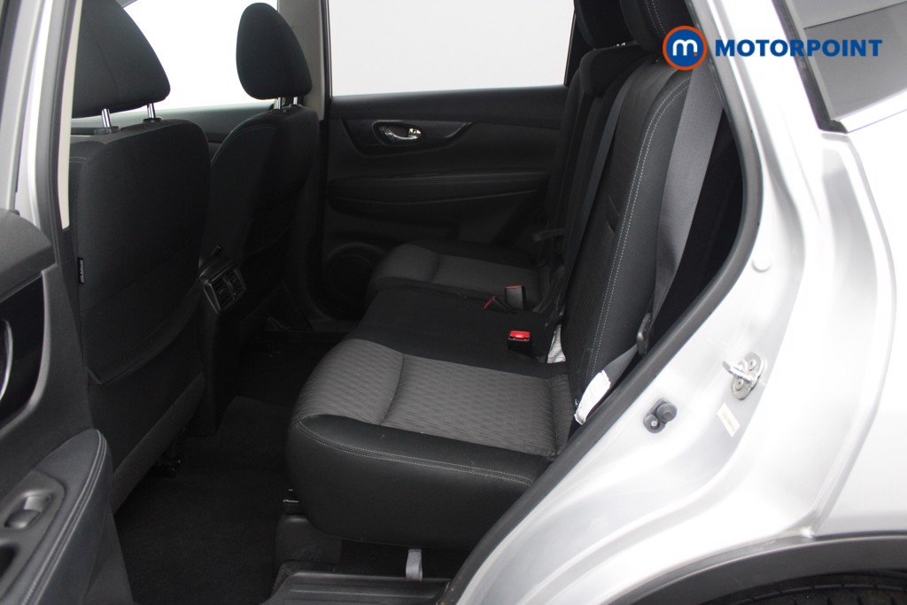 Nissan X-Trail N-Connecta Manual Diesel SUV - Stock Number (1544769) - 2nd supplementary image