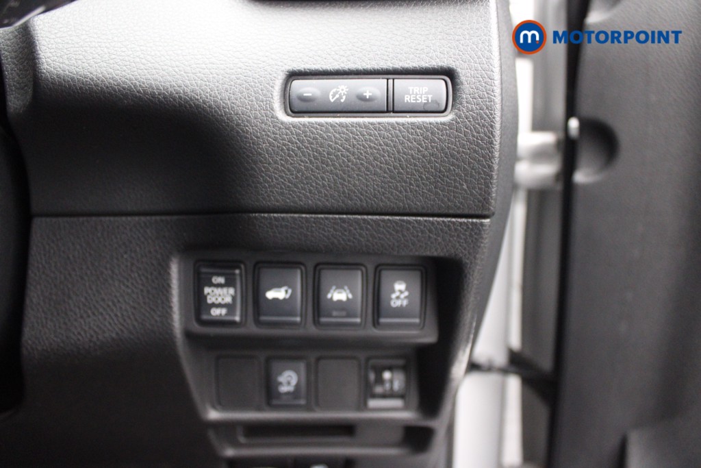 Nissan X-Trail N-Connecta Manual Diesel SUV - Stock Number (1544769) - 15th supplementary image