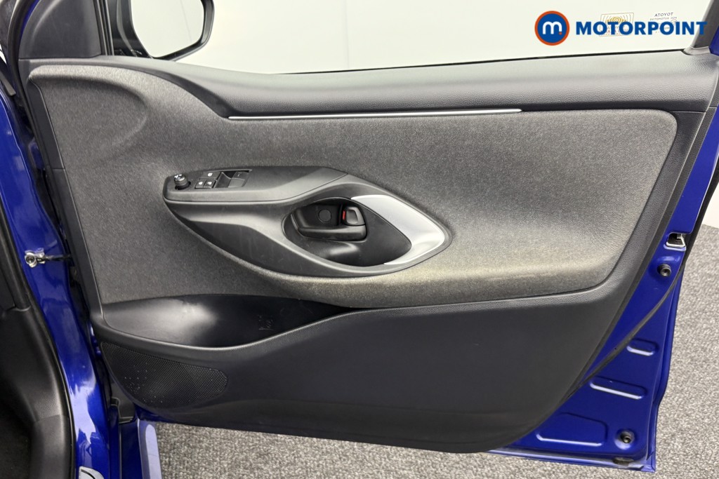 Toyota Yaris Icon Automatic Petrol-Electric Hybrid Hatchback - Stock Number (1547790) - 14th supplementary image