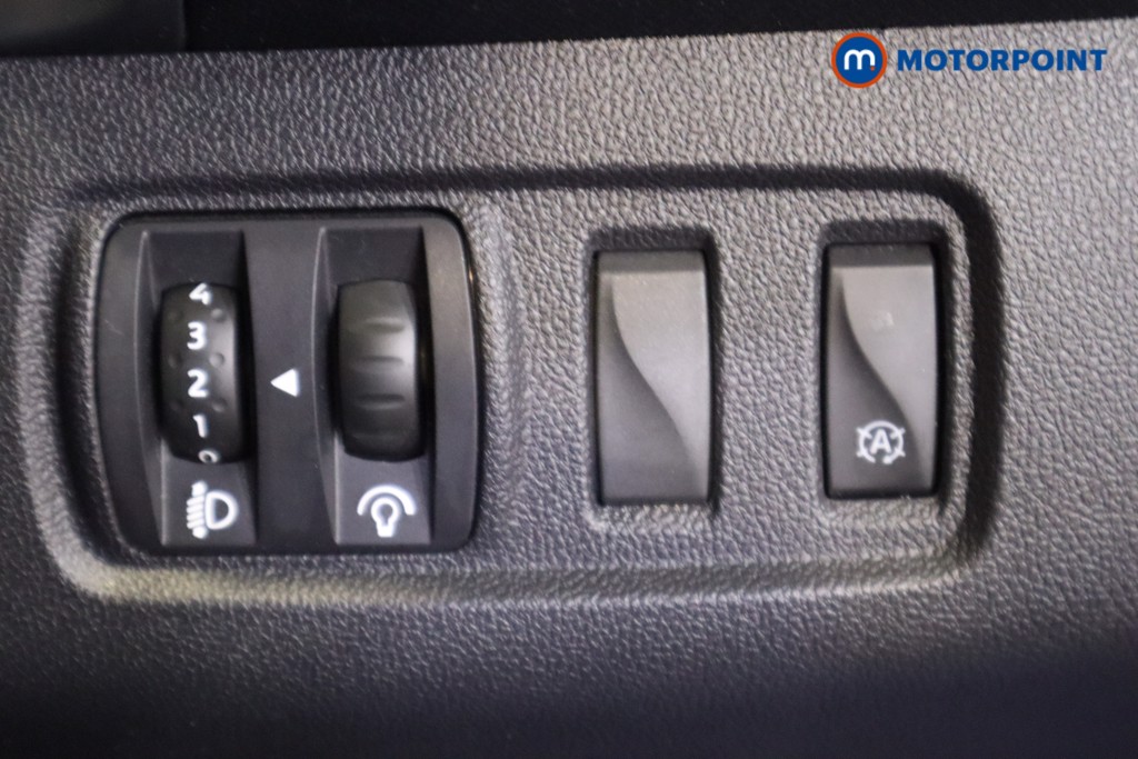 Renault Clio Iconic Manual Petrol Hatchback - Stock Number (1550234) - 14th supplementary image
