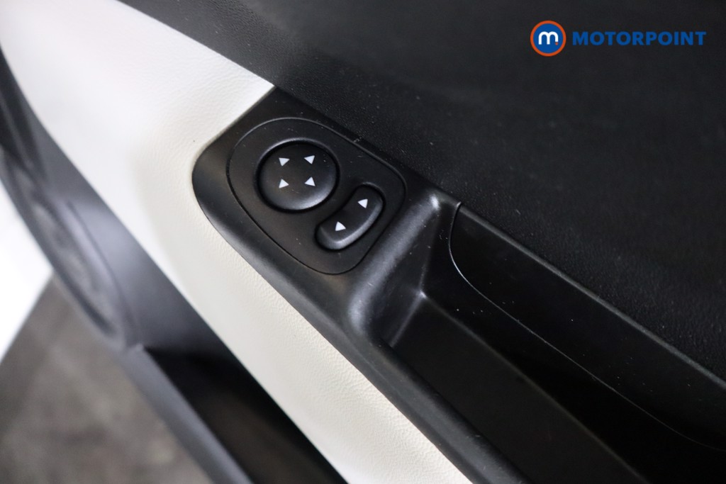 Fiat 500 Dolcevita Manual Petrol-Electric Hybrid Hatchback - Stock Number (1550414) - 13th supplementary image