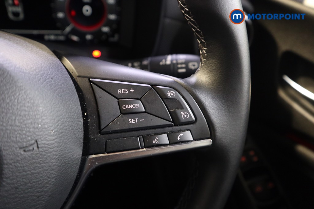 Nissan Juke N-Connecta Manual Petrol SUV - Stock Number (1552733) - 4th supplementary image