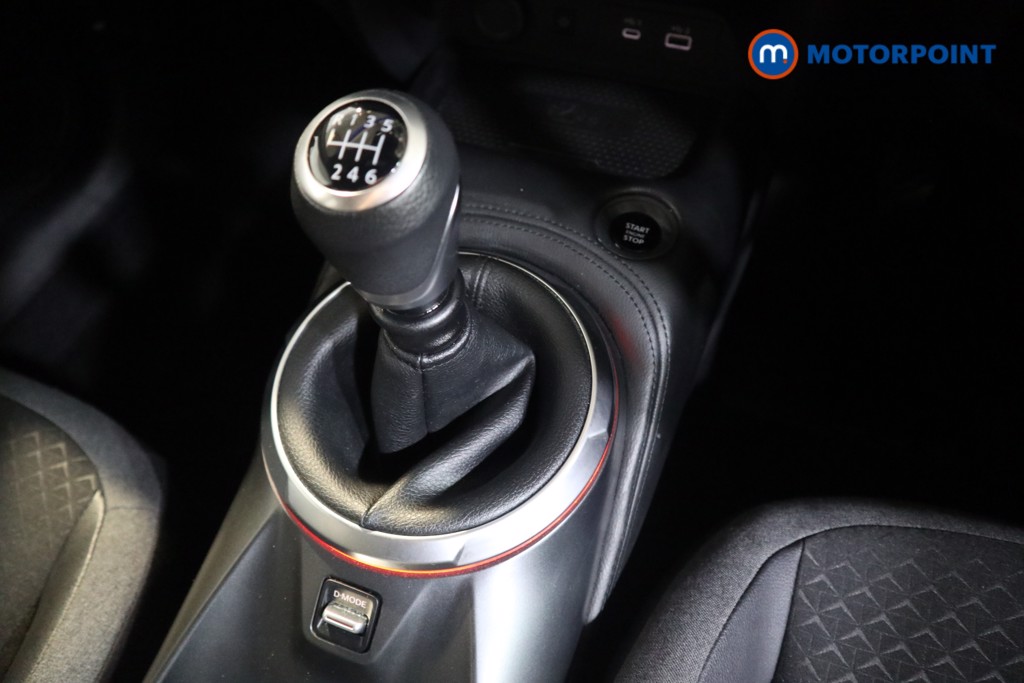 Nissan Juke N-Connecta Manual Petrol SUV - Stock Number (1552733) - 8th supplementary image
