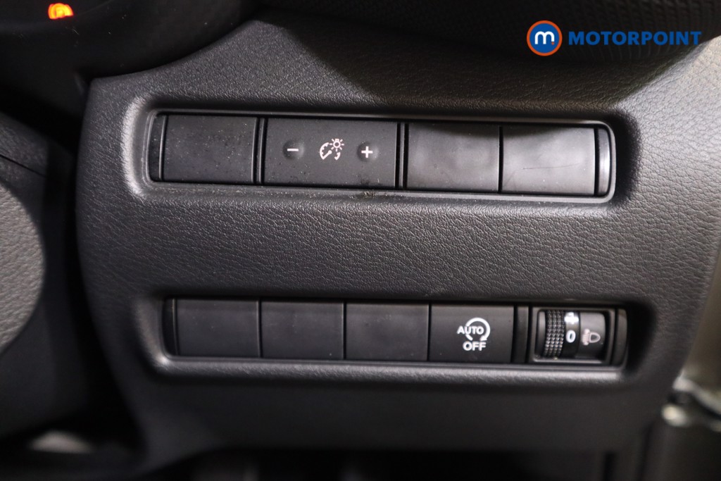 Nissan Juke N-Connecta Manual Petrol SUV - Stock Number (1552733) - 9th supplementary image