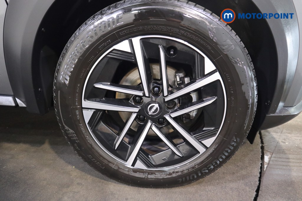 Nissan Juke N-Connecta Manual Petrol SUV - Stock Number (1552733) - 15th supplementary image