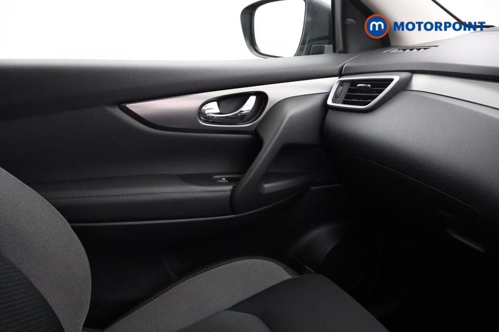 Nissan Qashqai N-Connecta Manual Diesel SUV - Stock Number (1553271) - 7th supplementary image