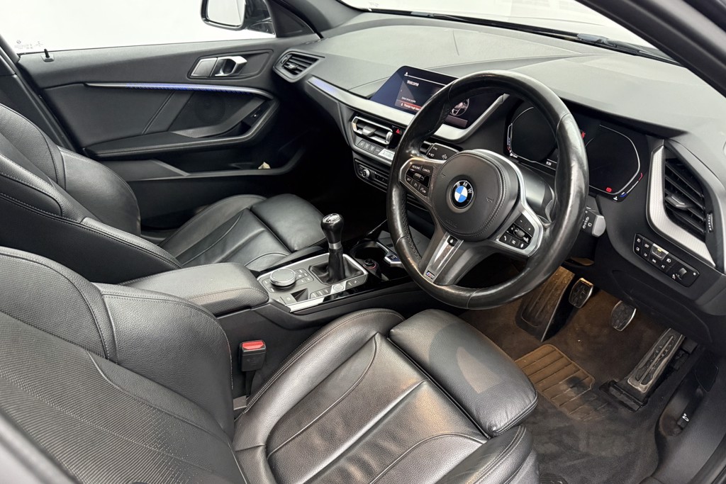 BMW 1 Series M Sport Manual Diesel Hatchback - Stock Number (1554396) - 1st supplementary image