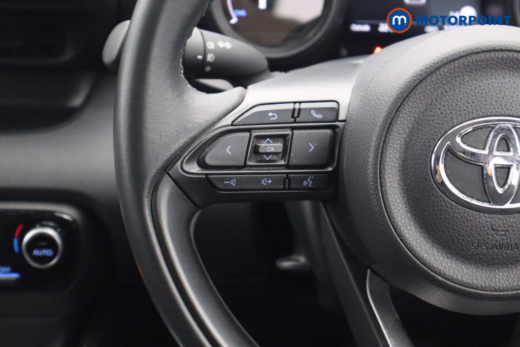 Toyota Yaris Design Automatic Petrol-Electric Hybrid Hatchback - Stock Number (1556624) - 4th supplementary image