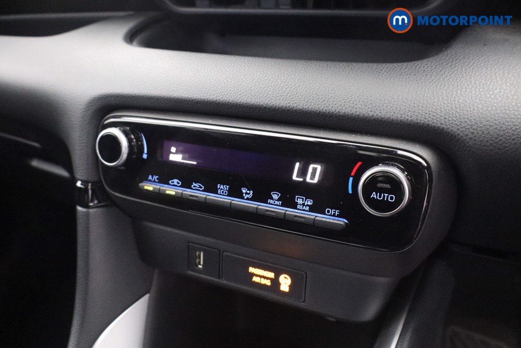 Toyota Yaris Design Automatic Petrol-Electric Hybrid Hatchback - Stock Number (1556624) - 8th supplementary image