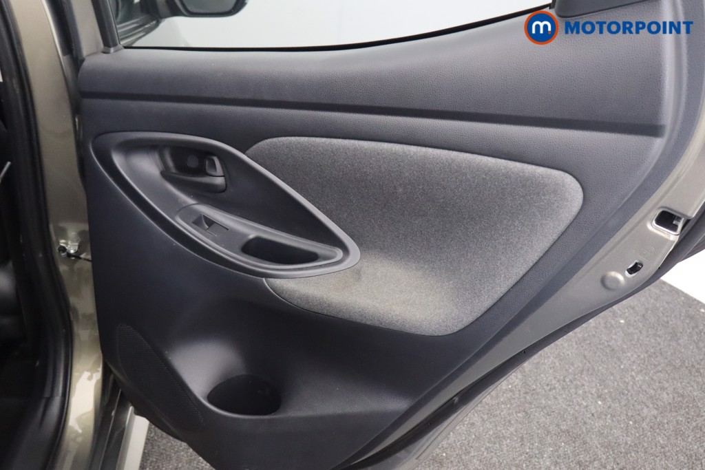 Toyota Yaris Design Automatic Petrol-Electric Hybrid Hatchback - Stock Number (1556624) - 15th supplementary image