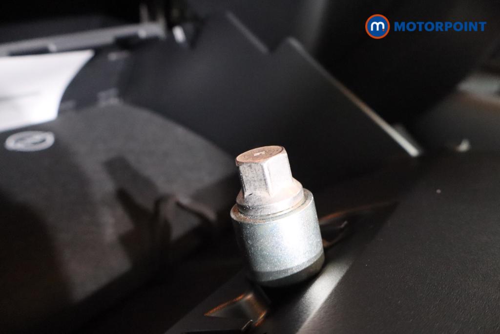 Nissan Juke Tekna Manual Petrol SUV - Stock Number (1556785) - 14th supplementary image