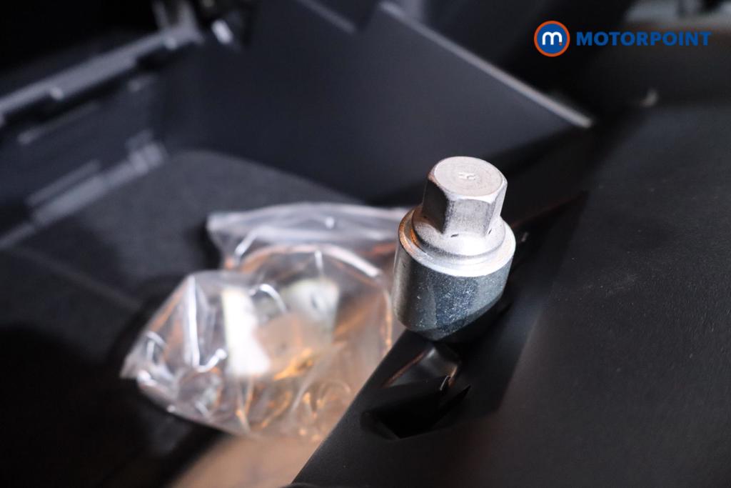 Nissan Juke Tekna Manual Petrol SUV - Stock Number (1556787) - 13th supplementary image