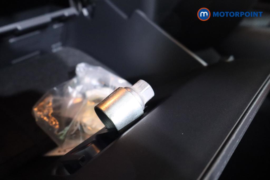 Nissan Juke Tekna Manual Petrol SUV - Stock Number (1556793) - 14th supplementary image