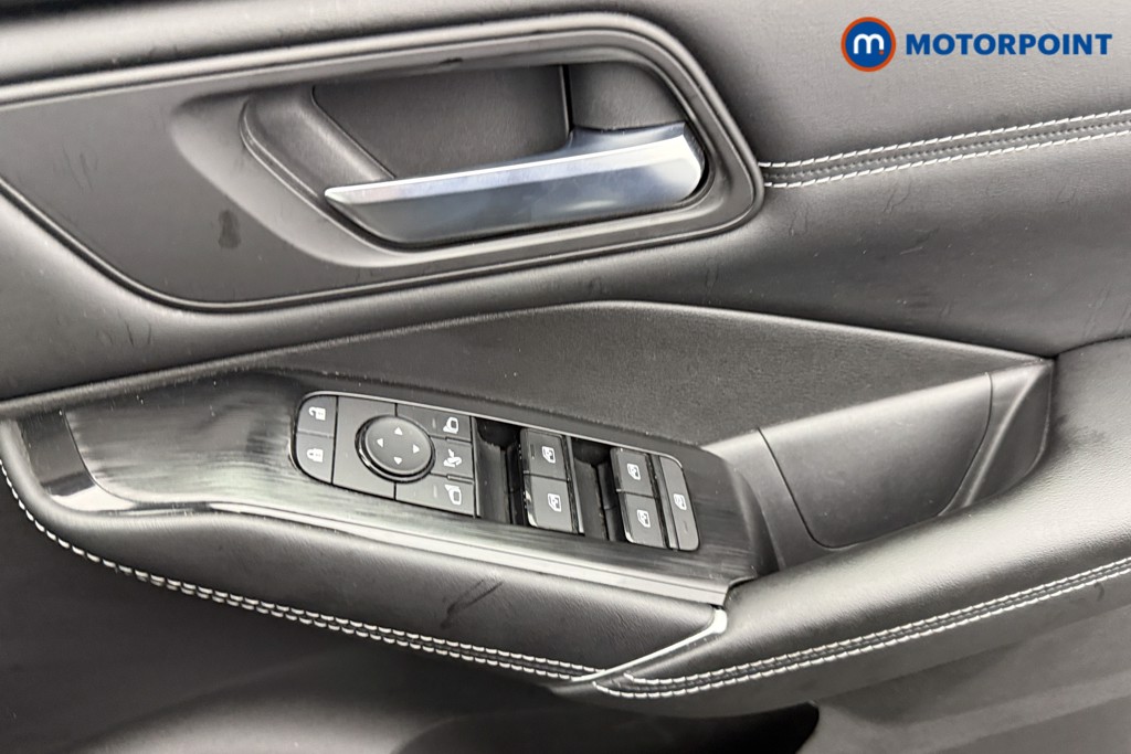 Nissan Qashqai Premiere Edition Automatic Petrol SUV - Stock Number (1557410) - 16th supplementary image