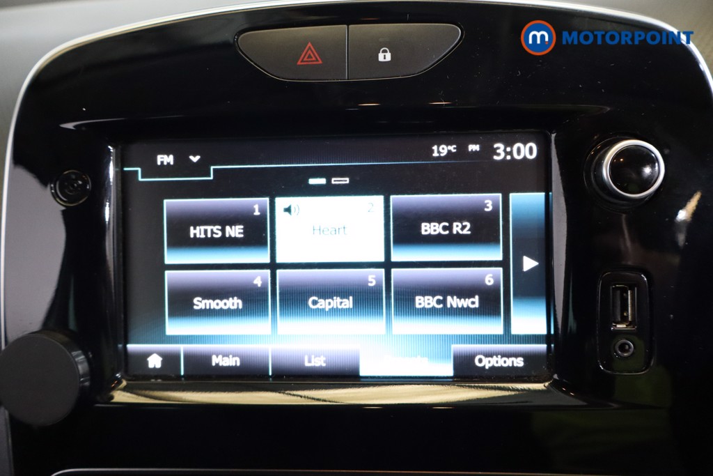 Renault Clio Iconic Manual Petrol Hatchback - Stock Number (1545905) - 4th supplementary image