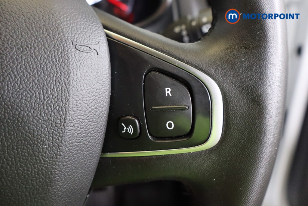 Renault Clio Iconic Manual Petrol Hatchback - Stock Number (1545905) - 9th supplementary image
