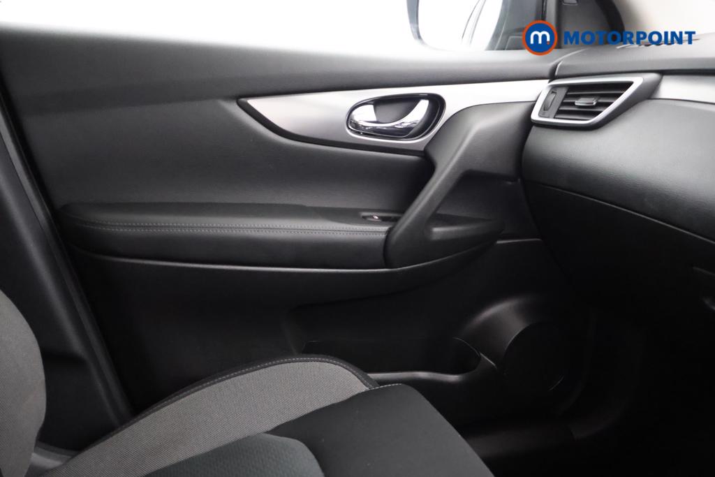 Nissan Qashqai N-Connecta Manual Diesel SUV - Stock Number (1547817) - 5th supplementary image