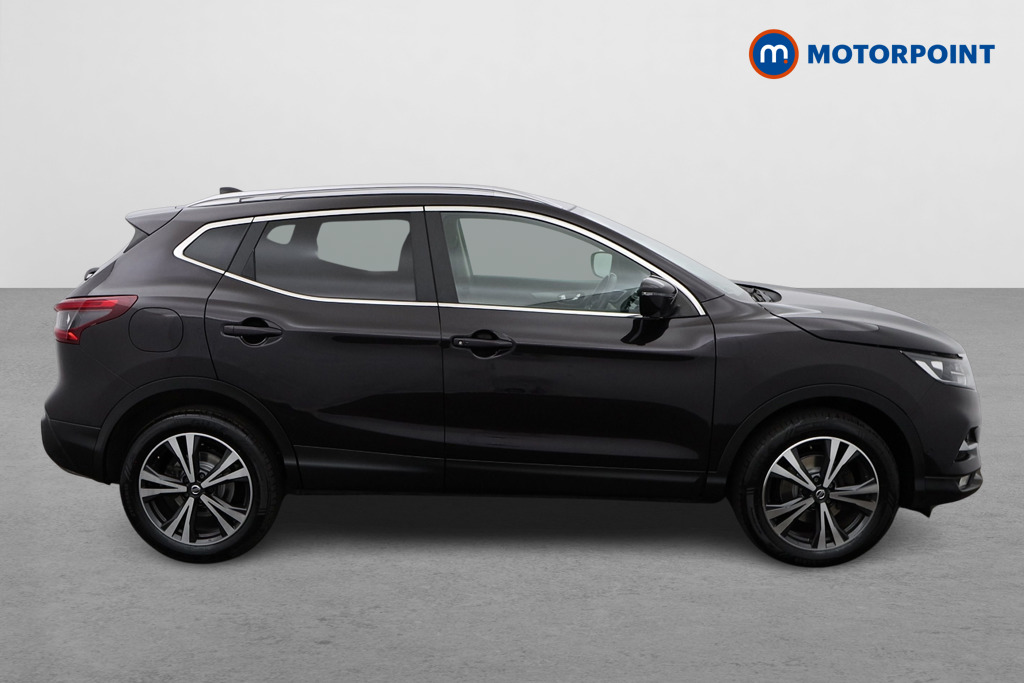 Nissan Qashqai N-Connecta Manual Diesel SUV - Stock Number (1547817) - Drivers side